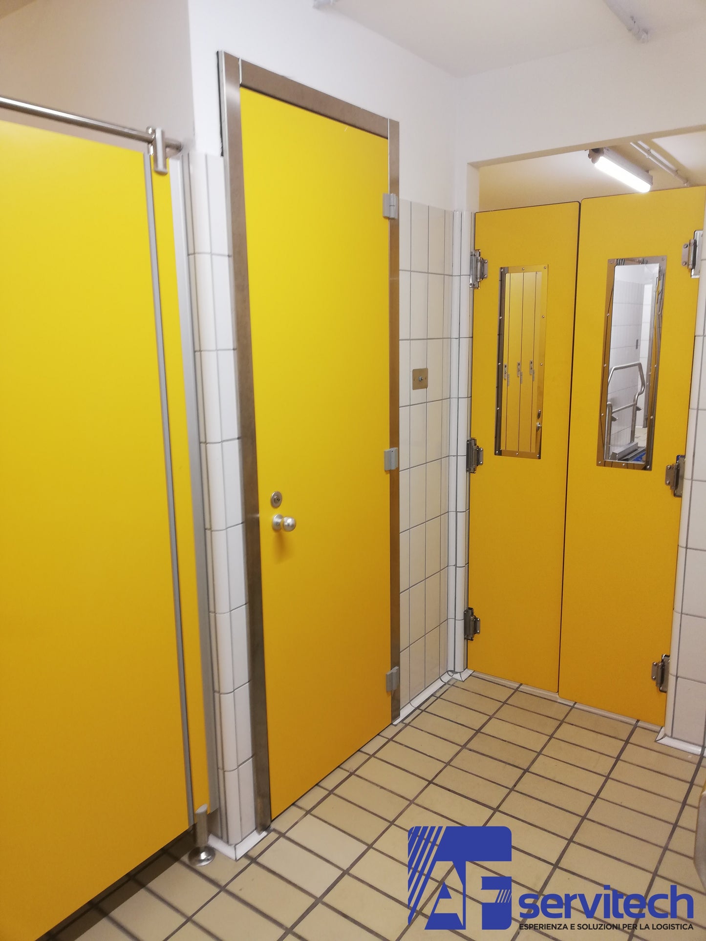 Porta saloon va e vieni con oblò