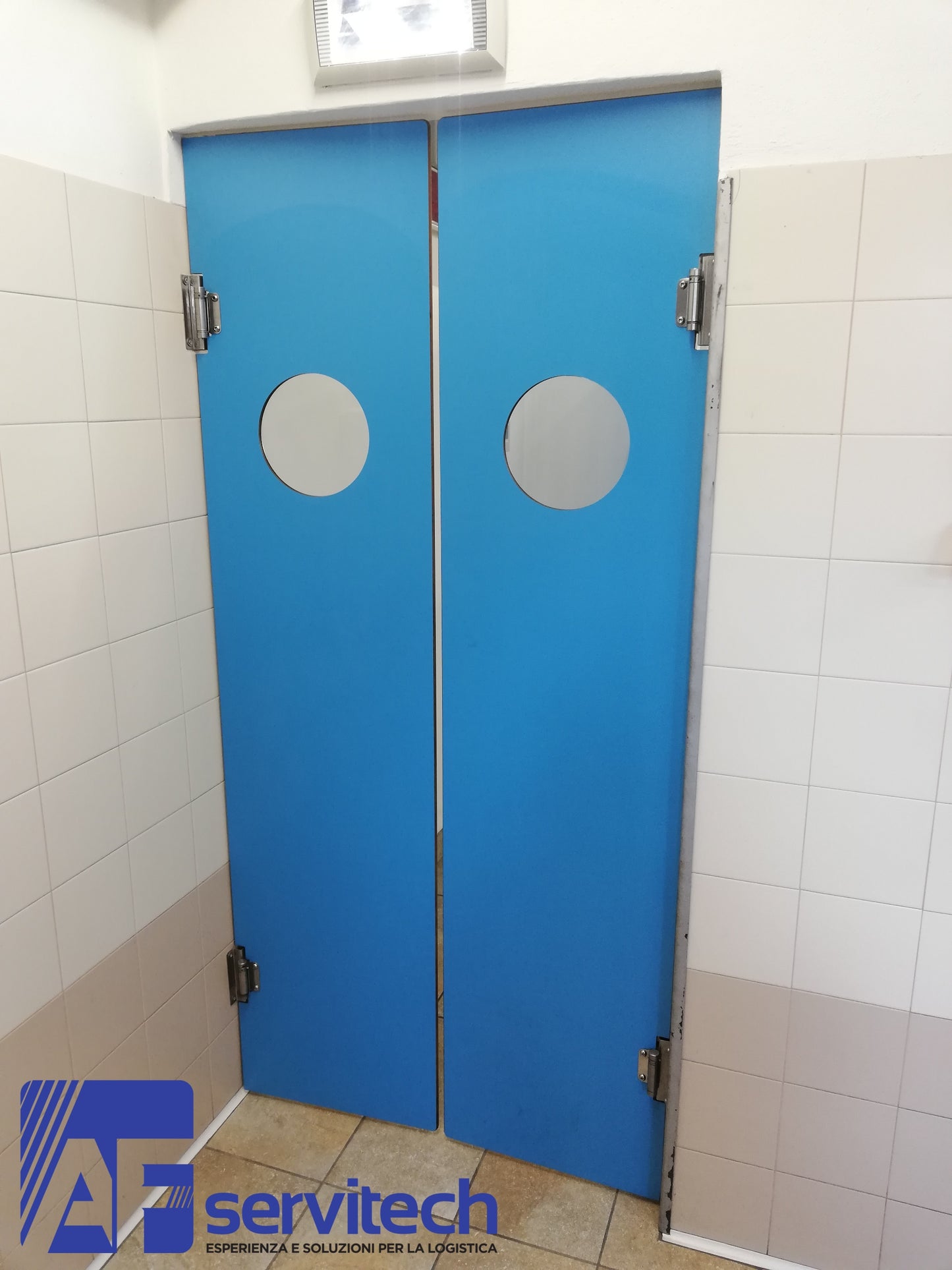 Porta saloon va e vieni con oblò